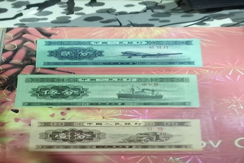 一位来自浙江省的黄老师，有一些藏品和很好的老物件，急需找到爱好的收藏家，有意者请联系我。目前藏友老师比较着急，只要您是真心诚意想要收藏，一切好商量。