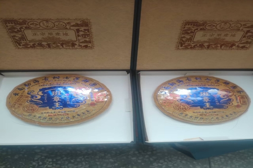 一位来自湖北省麻城市朝圣路的刘老师，有一些藏品和很好的老物件，急需找到爱好的收藏家，有意者请联系我。目前藏友老师比较着急，只要您是真心诚意想要收藏，一切好商量。