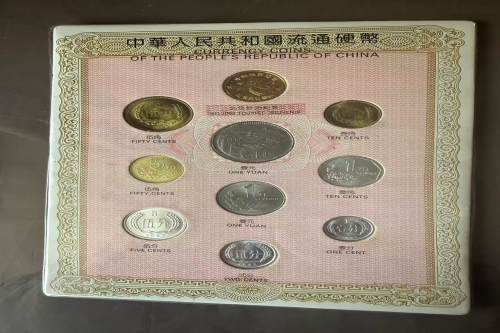 一位来自北京市朝阳区双花园的孙老师，有一些藏品和很好的老物件，急需找到爱好的收藏家，有意者请联系我。目前藏友老师比较着急，只要您是真心诚意想要收藏，一切好商量。