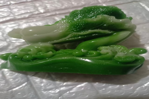 一位来自辽宁省铁岭市的李老师，有一些藏品和很好的老物件，急需找到爱好的收藏家，有意者请联系我。目前藏友老师比较着急，只要您是真心诚意想要收藏，一切好商量。