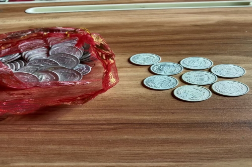 一位来自江西省南昌市的游老师，有一些藏品和很好的老物件，急需找到爱好的收藏家，有意者请联系我。目前藏友老师比较着急，只要您是真心诚意想要收藏，一切好商量。