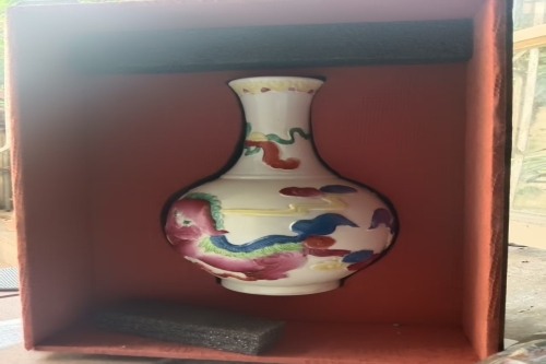 一位来自安徽省蚌埠市的张老师，有一些藏品和很好的老物件，急需找到爱好的收藏家，有意者请联系我。目前藏友老师比较着急，只要您是真心诚意想要收藏，一切好商量。