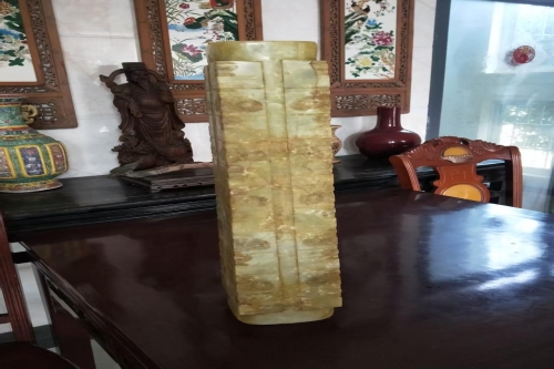 一位来自浙江省嘉兴市的李老师，有一些藏品和很好的老物件，急需找到爱好的收藏家，有意者请联系我。目前藏友老师比较着急，只要您是真心诚意想要收藏，一切好商量。