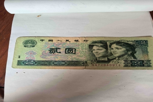 一位来自北京市通州区的张老师，有一些藏品和很好的老物件，急需找到爱好的收藏家，有意者请联系我。目前藏友老师比较着急，只要您是真心诚意想要收藏，一切好商量。