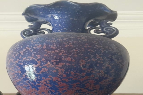 一位来自北京市朝阳区双花园的孙老师，有一些藏品和很好的老物件，急需找到爱好的收藏家，有意者请联系我。目前藏友老师比较着急，只要您是真心诚意想要收藏，一切好商量。