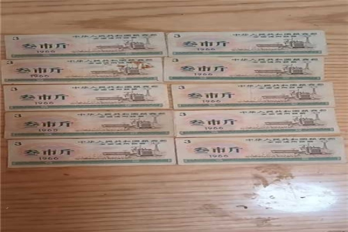 一位来自山东省潍坊市的李老师，有一些藏品和很好的老物件，急需找到爱好的收藏家，有意者请联系我。目前藏友老师比较着急，只要您是真心诚意想要收藏，一切好商量。