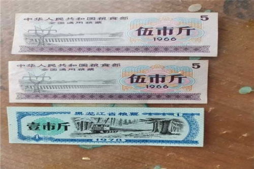 一位来自江苏省扬州市的沈老师，有一些藏品和很好的老物件，急需找到爱好的收藏家，有意者请联系我。目前藏友老师比较着急，只要您是真心诚意想要收藏，一切好商量。