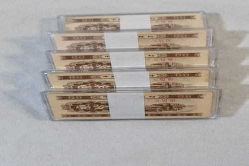 一位来自内蒙古自治区赤峰市松山区的路老师，有一些藏品和很好的老物件，急需找到爱好的收藏家，有意者请联系我。目前藏友老师比较着急，只要您是真心诚意想要收藏，一切好商量。